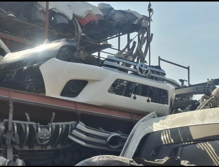 Toyota Hilux — Front Bumper