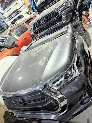 Toyota Hilux — Half Cut