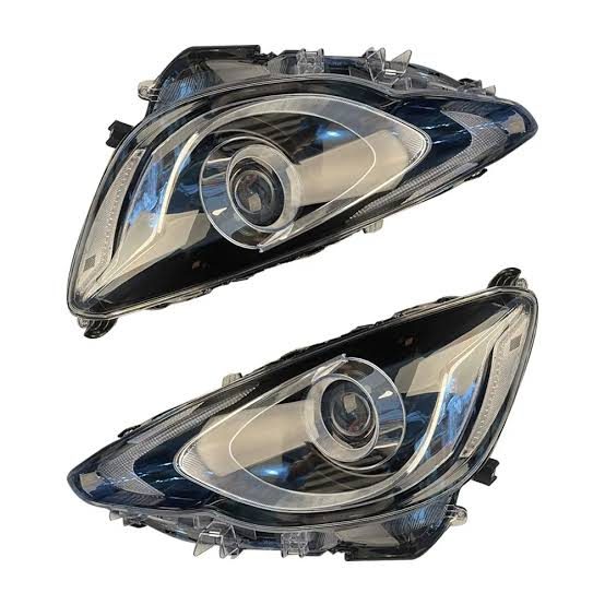Toyota Aqua — Headlight Set
