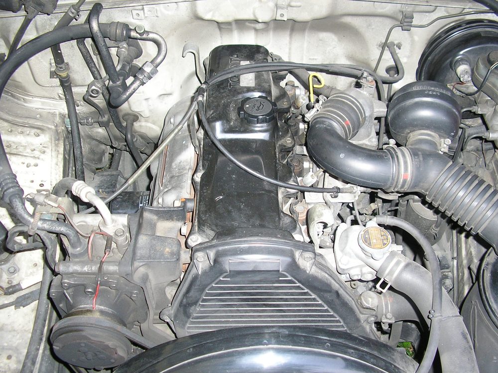 Toyota 2L Engine + Gearbox